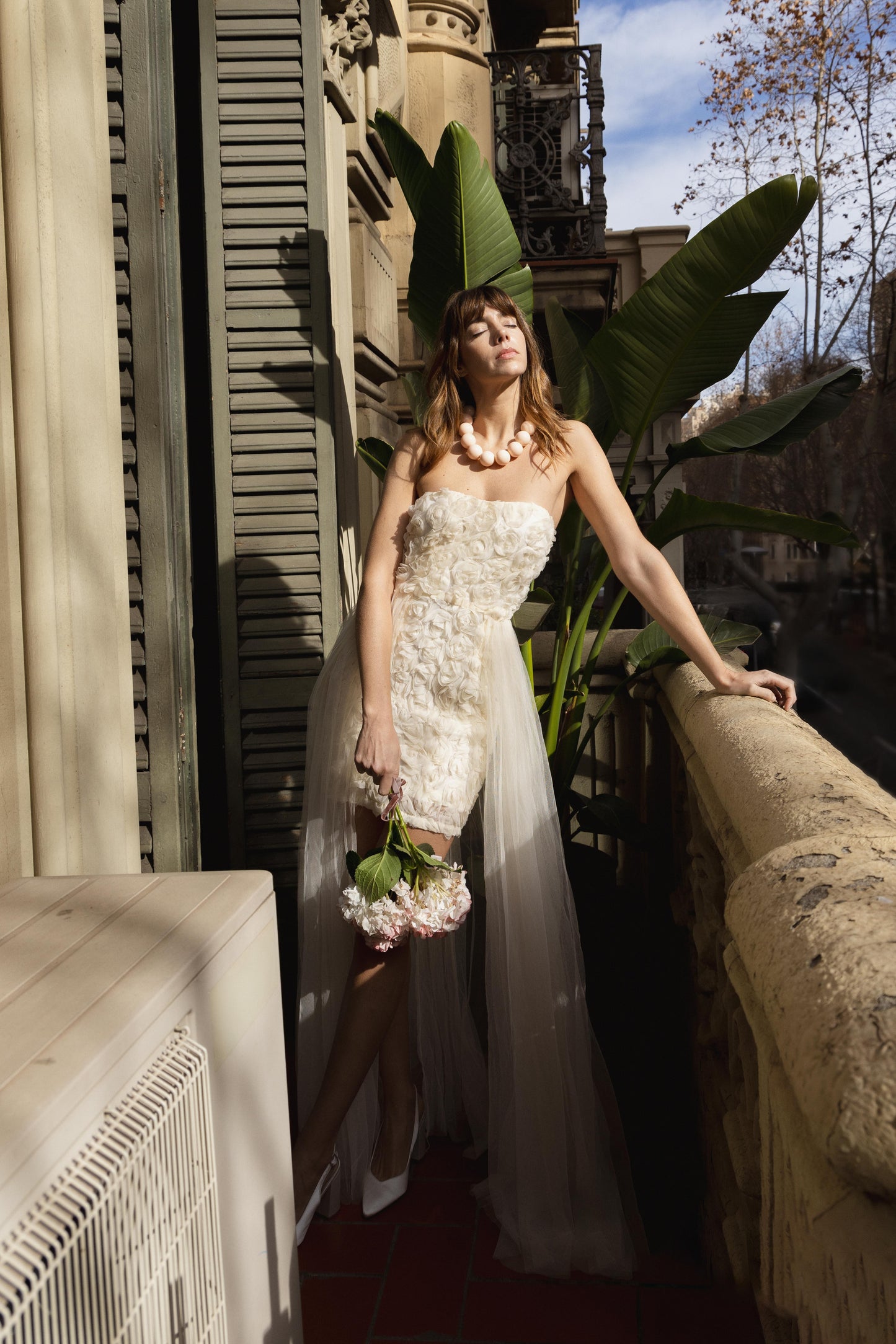 VESTIDO CORTO CON SOBREFALDA WHITE